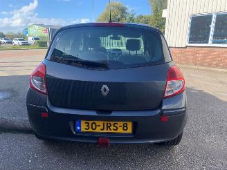 Renault Clio 2.0 16V Hatchback  Benzine 1.997cc 102kW (139pk) FWD 2006-09/2014-12 (BR07; CR07; BR0C; CR0C; BRCC; CRCC) M4R700; M4R701 picture 6