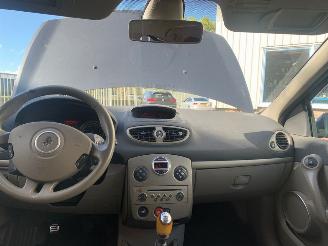 Renault Clio 2.0 16V Hatchback  Benzine 1.997cc 102kW (139pk) FWD 2006-09/2014-12 (BR07; CR07; BR0C; CR0C; BRCC; CRCC) M4R700; M4R701 picture 9
