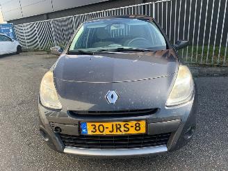 Renault Clio 2.0 16V Hatchback  Benzine 1.997cc 102kW (139pk) FWD 2006-09/2014-12 (BR07; CR07; BR0C; CR0C; BRCC; CRCC) M4R700; M4R701 picture 2
