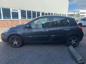 Renault Clio 2.0 16V Hatchback  Benzine 1.997cc 102kW (139pk) FWD 2006-09/2014-12 (BR07; CR07; BR0C; CR0C; BRCC; CRCC) M4R700; M4R701 picture 8