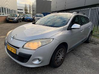 Schadeauto Renault Mégane Grandtour 1.6 16V Combi/o 4Dr Benzine 1.598cc 74kW (101pk) FWD 2009-05/2015-08 (KZ0H; KZ1R) K4M848; K4MP8 2010/10