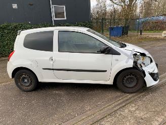 Renault Twingo 1.2 16V Hatchback 2Dr Benzine 1.149cc 55kW (75pk) FWD 2011-10/2014-09 (CN01; CND1; CNF1; CNJ1; CNJ6; CNL1; CNL6) D4F764; D4FE7 picture 4
