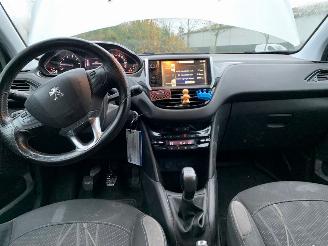 Peugeot 208 1.2 Vti 12V PureTech 82 Hatchback  Benzine 1.199cc 60kW (82pk) FWD 2012-03/2019-12 (CAHMZ; CCHMZ) EB2F; HMZ picture 10