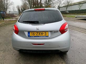 Peugeot 208 1.2 Vti 12V PureTech 82 Hatchback  Benzine 1.199cc 60kW (82pk) FWD 2012-03/2019-12 (CAHMZ; CCHMZ) EB2F; HMZ picture 6