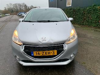 Peugeot 208 1.2 Vti 12V PureTech 82 Hatchback  Benzine 1.199cc 60kW (82pk) FWD 2012-03/2019-12 (CAHMZ; CCHMZ) EB2F; HMZ picture 2