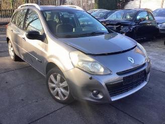 uszkodzony samochody osobowe Renault Clio Clio III Estate/Grandtour (KR), Combi, 2007 / 2014 1.6 16V 2011/1