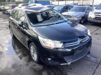 Coche siniestrado Citroën C4 C4 Berline (NC), Hatchback 5-drs, 2009 1.6 Hdi 90 2013/5
