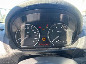 BMW 1-serie 116i 2.0 16V Hatchback 2Dr Benzine 1.995cc 90kW (122pk) RWD 2008-11/2011-12 (UK31; UK32) N43B20A picture 15