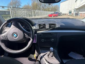 BMW 1-serie 116i 2.0 16V Hatchback 2Dr Benzine 1.995cc 90kW (122pk) RWD 2008-11/2011-12 (UK31; UK32) N43B20A picture 13