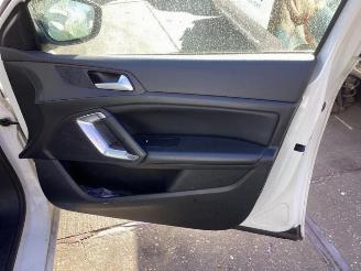 Peugeot 308 308 SW (L4/L9/LC/LJ/LR), Combi 5-drs, 2014 / 2021 1.6 BlueHDi 120 picture 26