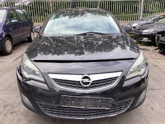 Schadeauto Opel Astra Astra J (PC6/PD6/PE6/PF6), Hatchback 5-drs, 2009 / 2015 1.6 Turbo 16V 2010/2