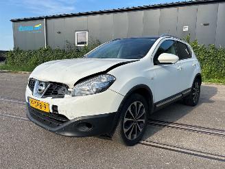 Damaged car Nissan Qashqai 1.6 16V SUV  Benzine 1.598cc 86kW (117pk) FWD 2010-11/2014-01 (J10A; J10B) HR16DE 2012/3
