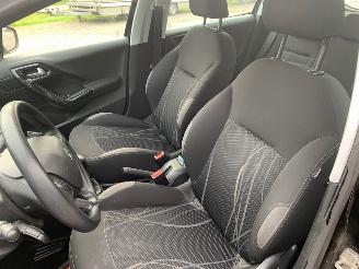 Peugeot 208 1.2 Vti 12V PureTech 82 Hatchback  Benzine 1.199cc 60kW (82pk) FWD 2012-03/2019-12 (CAHMZ; CCHMZ) EB2F; HMZ picture 11