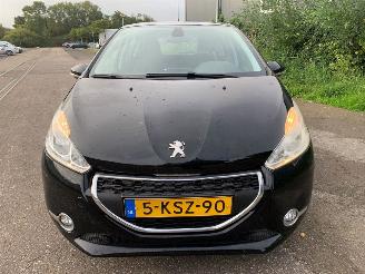Peugeot 208 1.2 Vti 12V PureTech 82 Hatchback  Benzine 1.199cc 60kW (82pk) FWD 2012-03/2019-12 (CAHMZ; CCHMZ) EB2F; HMZ picture 2