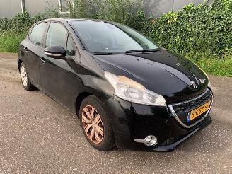 Peugeot 208 1.2 Vti 12V PureTech 82 Hatchback  Benzine 1.199cc 60kW (82pk) FWD 2012-03/2019-12 (CAHMZ; CCHMZ) EB2F; HMZ picture 3