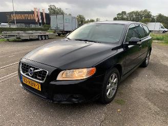 Unfallwagen Volvo V-70 2.0 T 16V Combi/o  Benzine 1.999cc 149kW (203pk) FWD 2009-09/2011-12 (BW44) B4204T6 2010/8