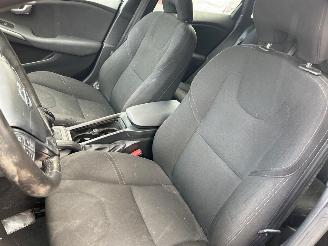 Volvo V-40 2.0 D2 16V Hatchback 4Dr Diesel 1.969cc 88kW (120pk) FWD 2015-02/2019-08 (MV74) D4204T8; B picture 14