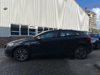 Volvo V-40 2.0 D2 16V Hatchback 4Dr Diesel 1.969cc 88kW (120pk) FWD 2015-02/2019-08 (MV74) D4204T8; B picture 5