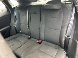 Volvo V-40 2.0 D2 16V Hatchback 4Dr Diesel 1.969cc 88kW (120pk) FWD 2015-02/2019-08 (MV74) D4204T8; B picture 12