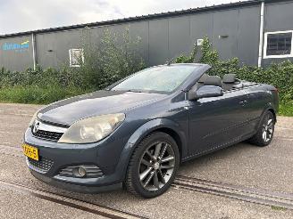 damaged passenger cars Opel Astra 1.8 16V Cabrio  Benzine 1.796cc 103kW (140pk) FWD 2005-09/2010-10 (L67) Z18XER; EURO4 2009/9