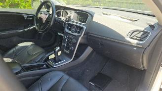 Volvo V-40 2.0 D2 16V Hatchback 4Dr Diesel 1.969cc 88kW picture 13