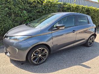 Vaurioauto  passenger cars Renault Zoé R110 ICON 41KWH met eigen accu 2019/10