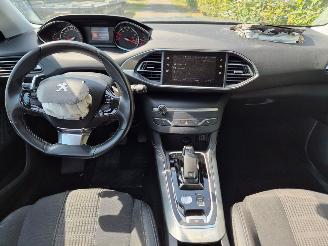Peugeot 308 1.2 12V e-THP PureTech 130 picture 12