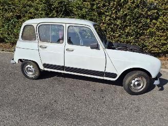 krockskadad bil auto Renault 4  1984/6