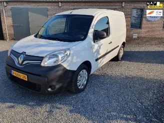 uszkodzony samochody ciężarowe Renault Kangoo 1.5 dCI 75 Energy Comfort 2017/10