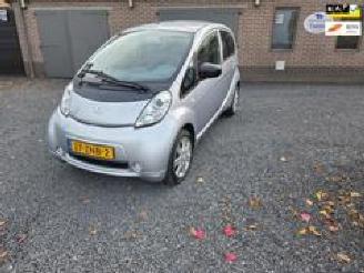 krockskadad bil auto Peugeot iOn  2013/2