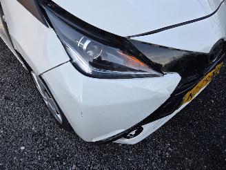 Toyota Aygo 1.0 VVT-i x-play picture 2