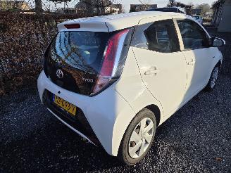 Toyota Aygo 1.0 VVT-i x-play picture 4