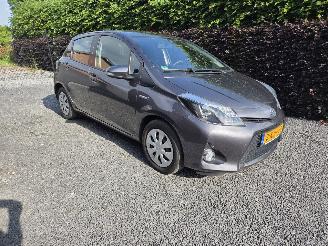 Schadeauto Toyota Yaris 1.5 Full Hybrid Aspiration 2013/5