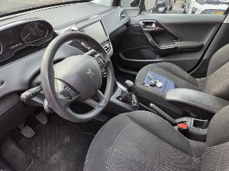 Peugeot 208  picture 11