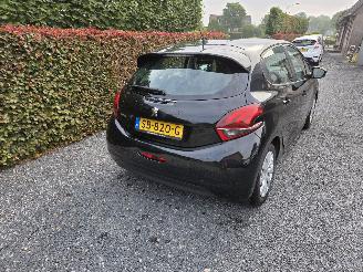 Peugeot 208  picture 4