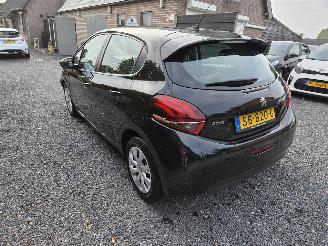 Peugeot 208  picture 5