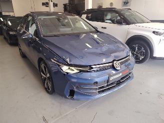 Schadeauto Volkswagen Golf 1.5 Hybride 204PK! DSG PANO LEDER MASSAGE FULL 2025 15.000km 2025/9