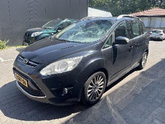 Damaged car Ford Grand C-Max 1.0 titanium 2013/1
