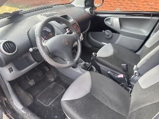 Peugeot 107  picture 10