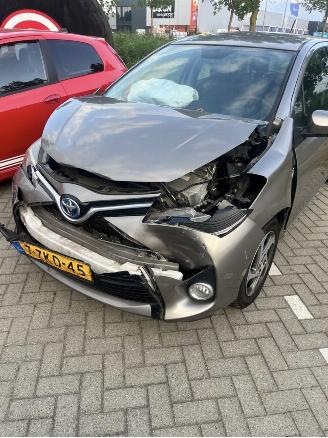 skadebil auto Toyota Yaris Hybrid-benzine 2015 2015/1