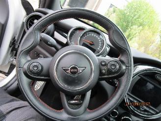 Mini Cooper 1.5 picture 14