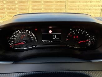 Peugeot 208  picture 9