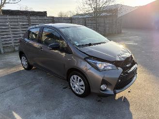 uszkodzony samochody osobowe Toyota Yaris 1.5I - 16V HYBRID 2016/10