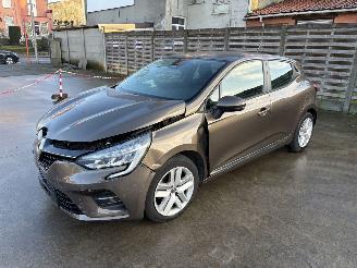 damaged passenger cars Renault Clio 5 1.0I TCE 100 2020/6
