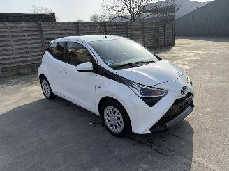 Vaurioauto  passenger cars Toyota Aygo 1.0 VVTI - 12V 2021/12