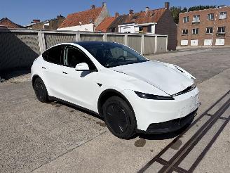 Unfallwagen Tesla Model Y 5YJY 2 60KWH 2026/2