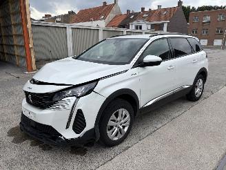 Unfallwagen Peugeot 5008 II 1.2I PURETECH 12V 2021/7