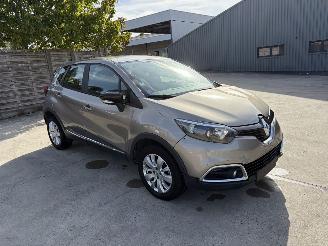 Voiture accidenté Renault Captur 0.9i - 12V TURBO TCE 90 2016/6
