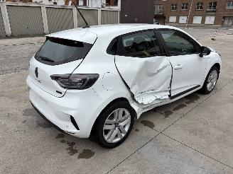 Renault Clio E-Tech 145 picture 5