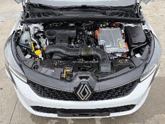 Renault Clio E-Tech 145 picture 16
